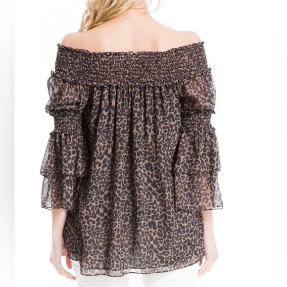 🌸NWT MAX STUDIO Off The Shoulder Double Ruffle Bell Sleeve Top size small - Picture 6 of 8